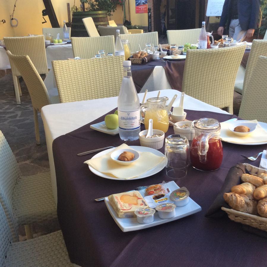 Il Borghetto Hotel Ristorante Lamezia Terme Dış mekan fotoğraf